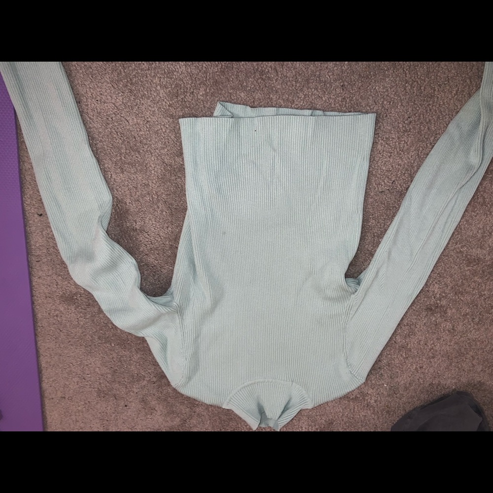 h&m light green ribbed turtle neck